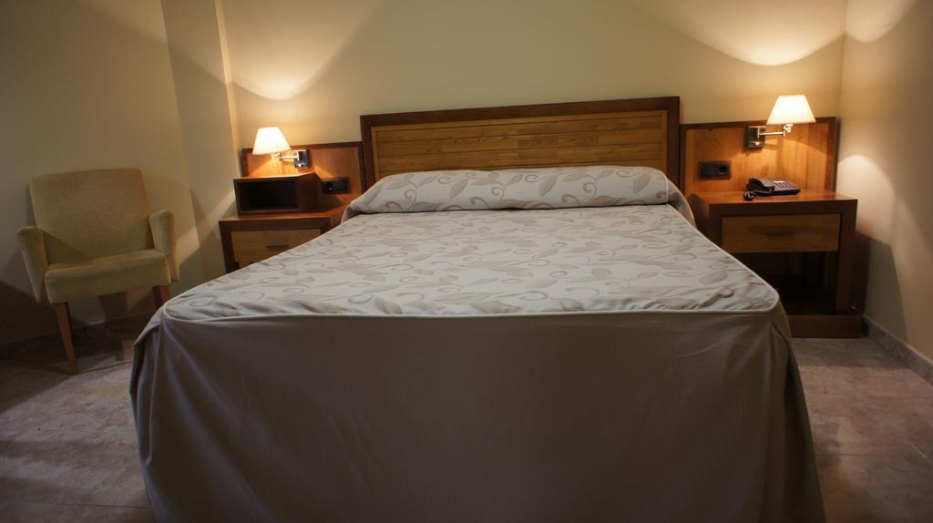 Alcántara Hotel Puente Romano חדר תמונה