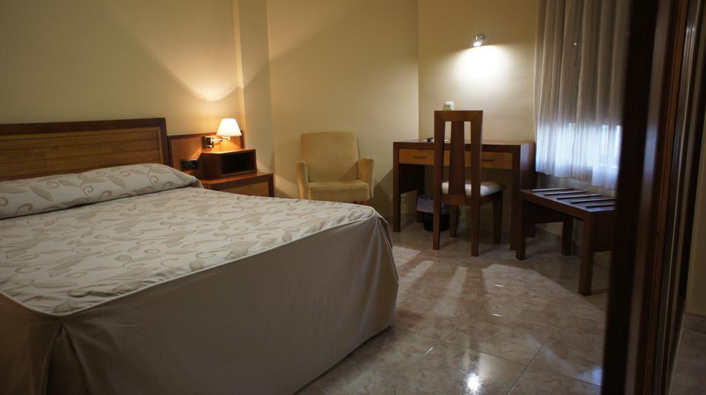 Alcántara Hotel Puente Romano חדר תמונה